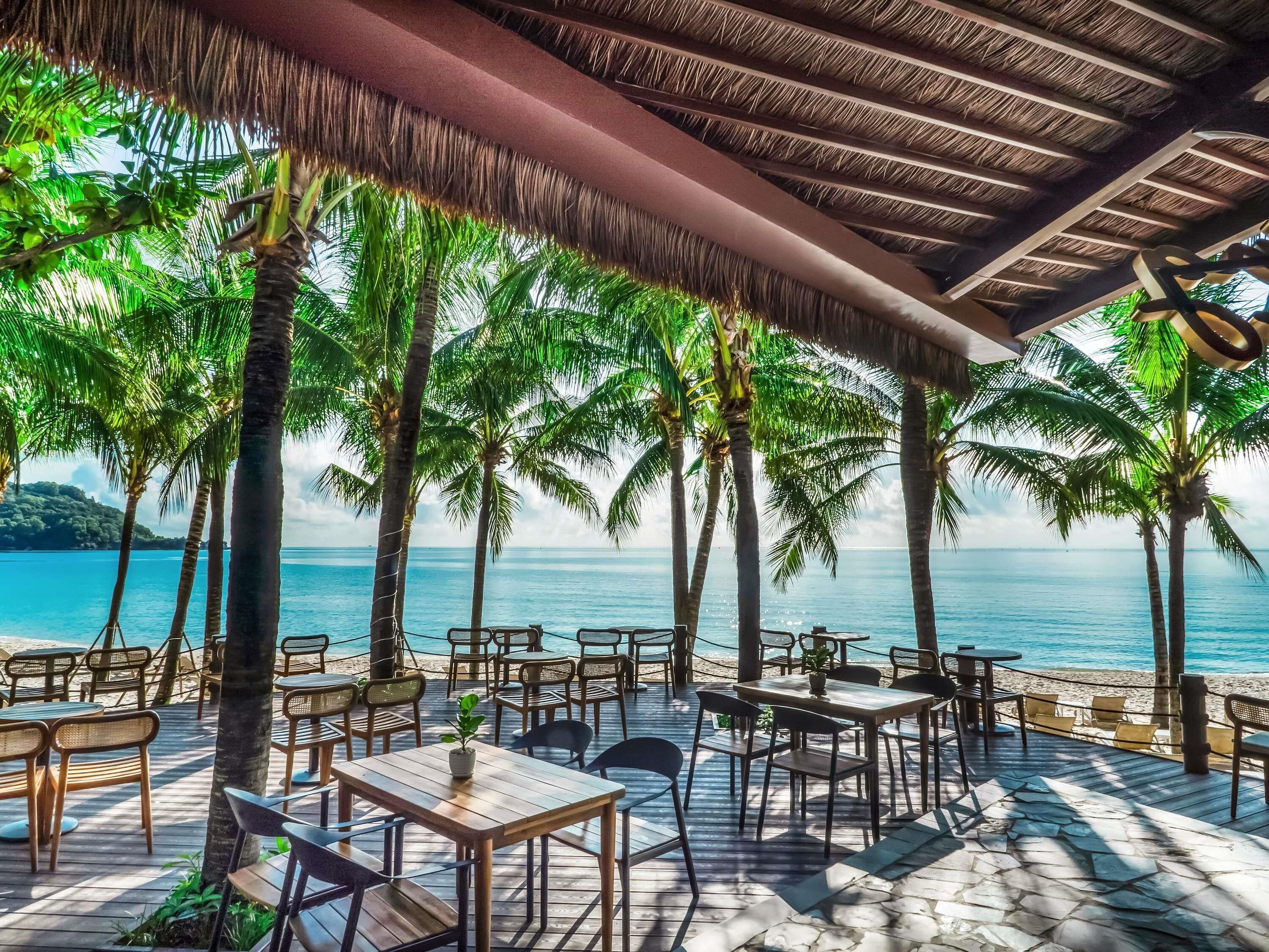3 bares, 2 bares junto a la piscina, bar en la playa