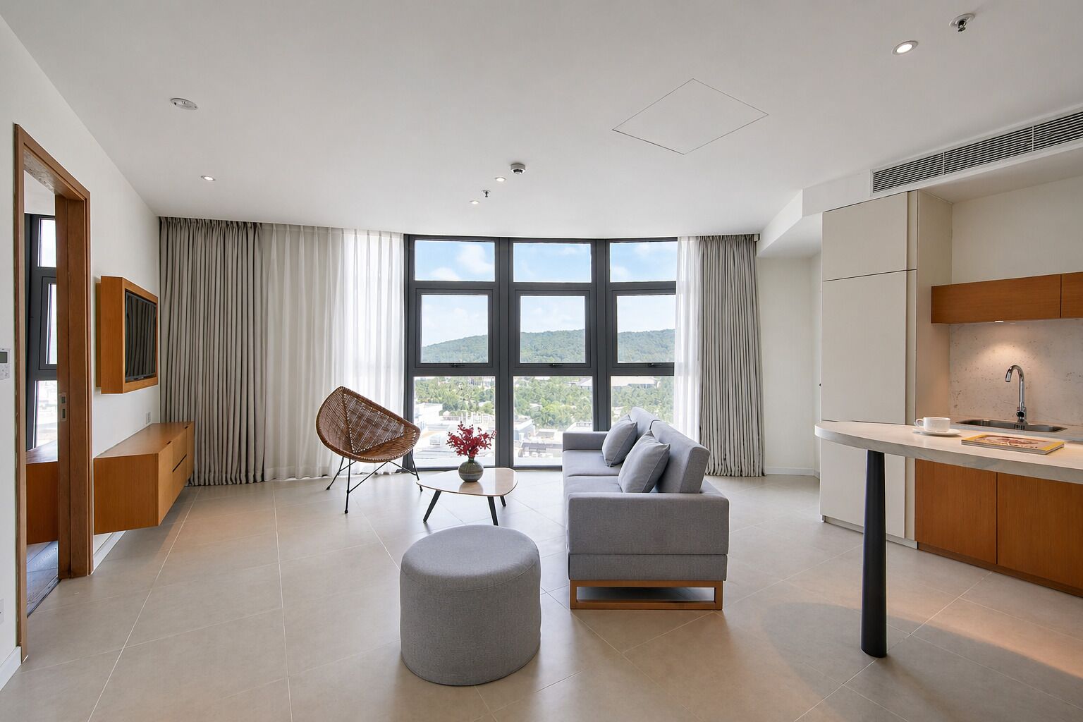 Junior Suite | In-room safe, individually decorated, individually furnished, desk