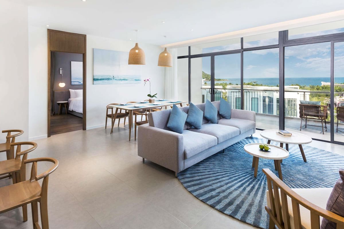 Apartment, 3 Bedrooms | 2 bedrooms, in-room safe, individually decorated, individually furnished