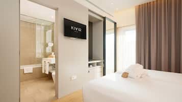 Deluxe Room | Premium bedding, down comforters, minibar, in-room safe