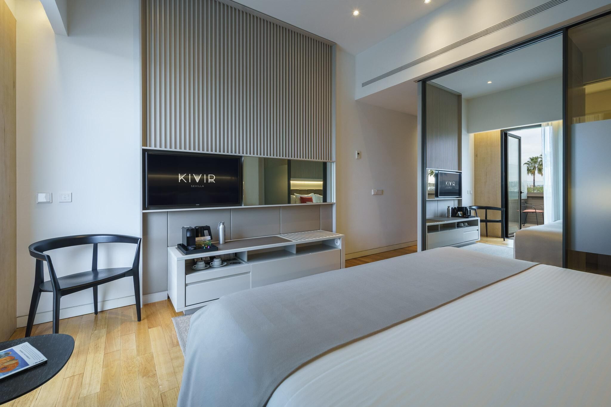 Hochwertige Bettwaren, Daunenbettdecken, Minibar, Zimmersafe