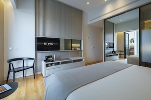 Premium bedding, down comforters, minibar, in-room safe