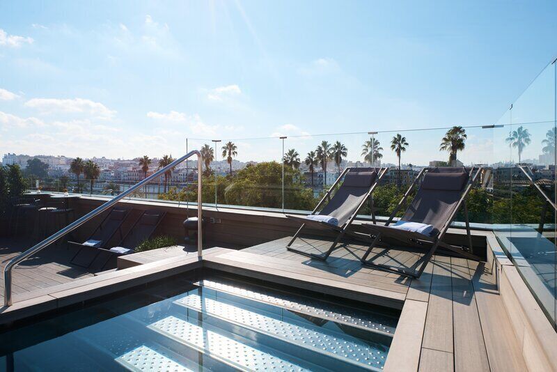 Outdoor pool, pool loungers