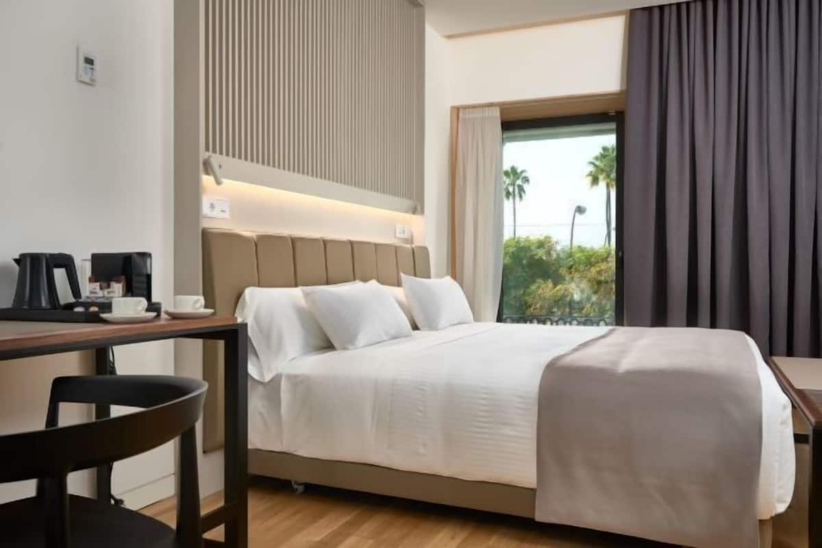 Premium bedding, down duvets, minibar, in-room safe