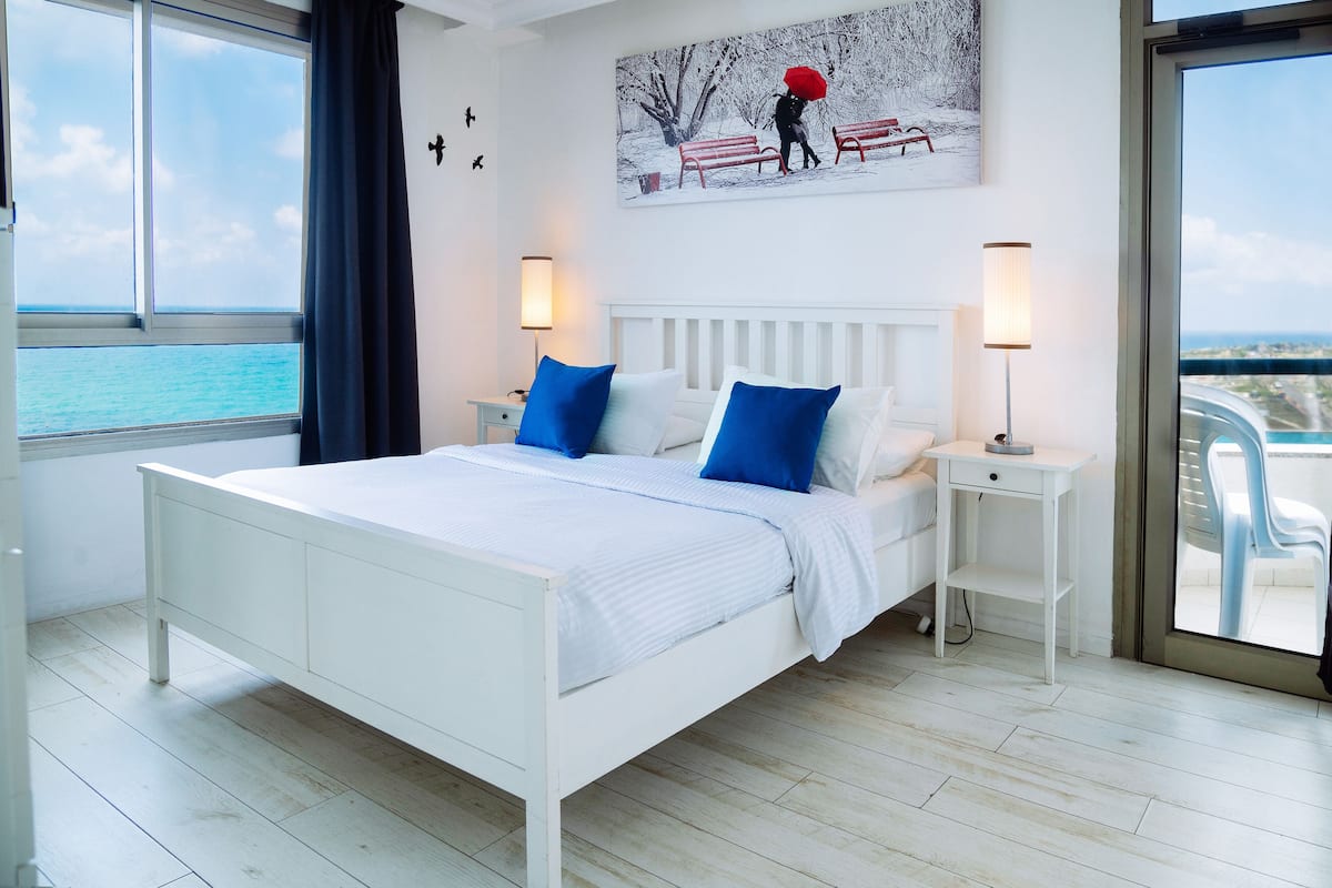 Royal Suite, 2 Bedrooms, Balcony, Sea View | 2 bedrooms, individually decorated, individually furnished, free WiFi