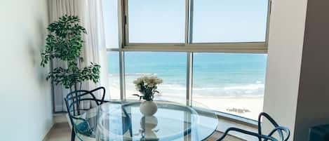 Panoramic Suite, 2 Bedrooms, Beach View | Living area