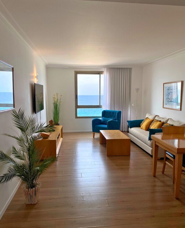 Premium Suite, 1 Bedroom, Sea View, Beachfront | Living area