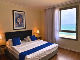 Deluxe Apartment, 1 Bedroom, Sea View, Beachfront | WiFi (free), individually decorated, individually furnished, bed sheets
