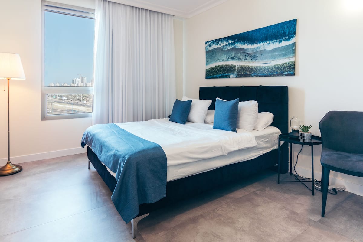 Junior Studio, 1 Queen Bed, Sea View, Sea Facing | 2 bedrooms, individually decorated, individually furnished, free WiFi