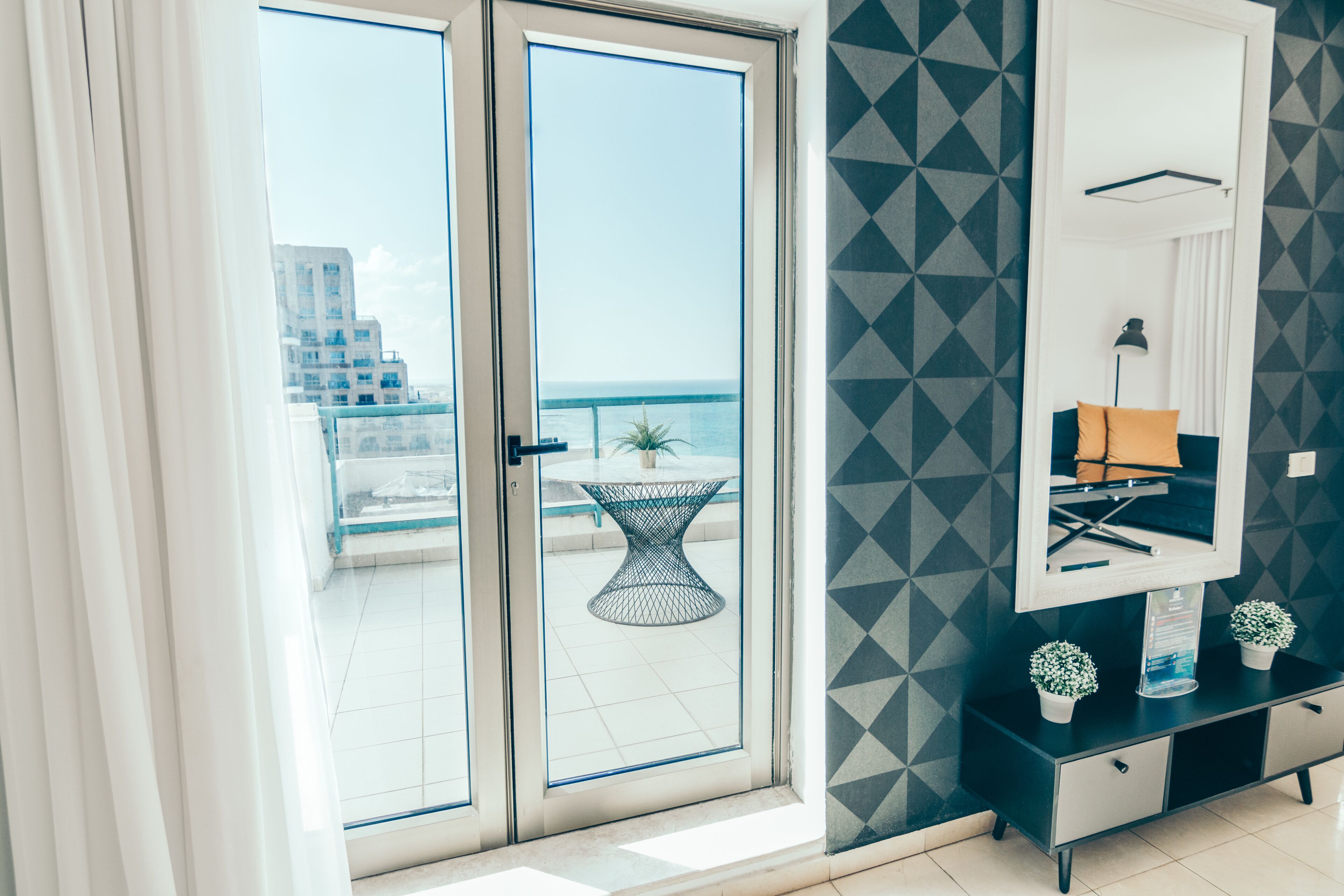 家庭頂樓客房, 3 間臥室, 陽台, 海景 | 起居區 | 電視