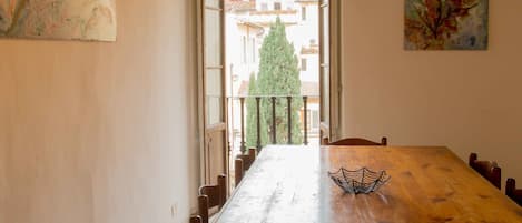 Apartment, 4 Bedrooms | In-room dining