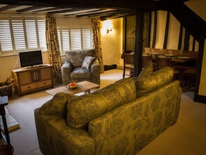 Flat-screen TV - Artists Cottage (Rye)