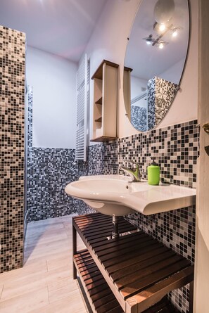 Apartment, 2 Bedrooms | Bathroom
