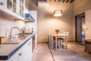 Apartment, 2 Bedrooms | Private kitchen