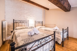 Apartment, 2 Schlafzimmer | 2 Schlafzimmer, kostenloses WLAN, Bettwäsche