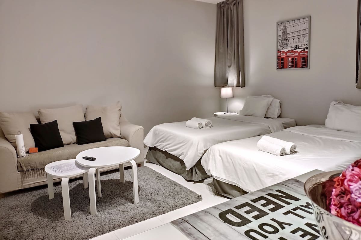 Departamento básico, balcón (A4) | 1 habitación, tabla de planchar con plancha y cunas gratuitas