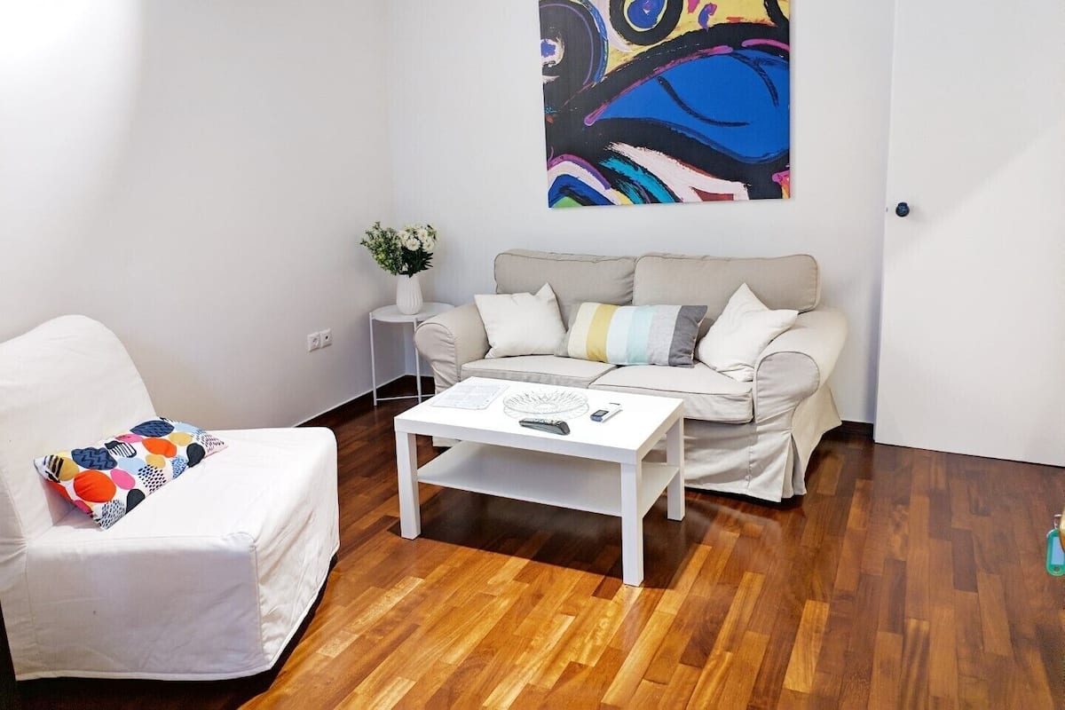 Basic Apartment, 1 Bedroom, Balcony (A5) | 1 habitación, tabla de planchar con plancha y cunas gratuitas
