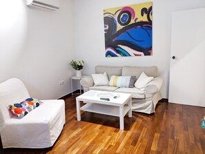 Iron/ironing board, free cots/infant beds, free WiFi, bed sheets - Vivo Apartments (Marousi)