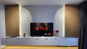 Deluxe Apartment, 2 Bedrooms, Balcony (B1) | Fer et planche à repasser, lits bébé (gratuits), Wi-Fi gratuit