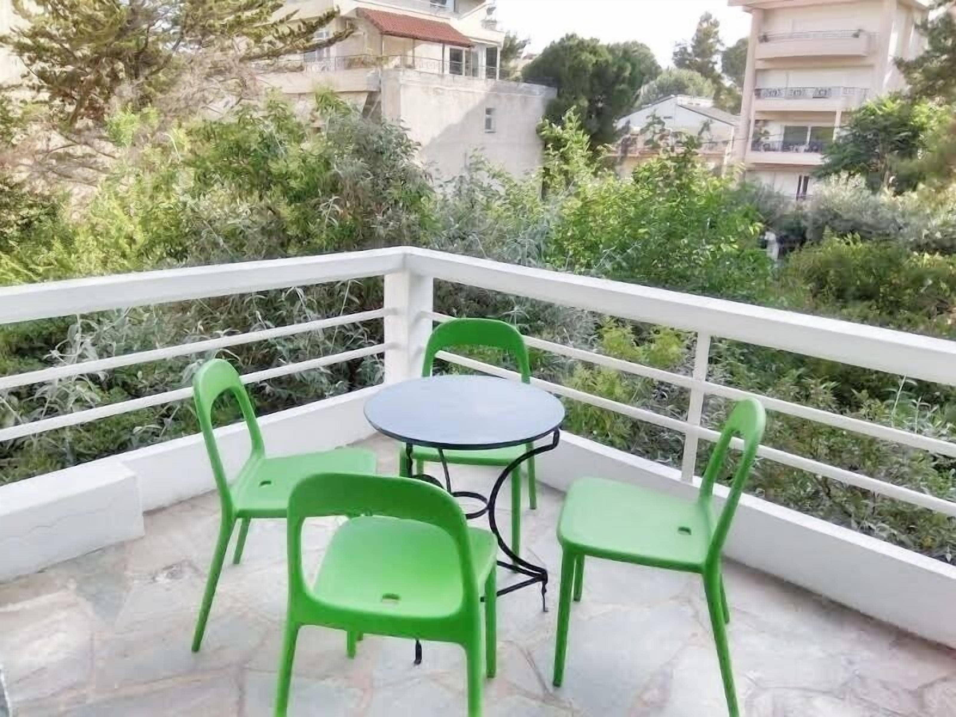 Apartemen Ekonomi, 2 kamar tidur, balkon (B2) | Teras/patio