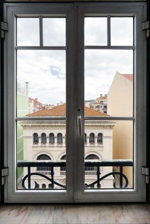 Habitación doble, 1 cama matrimonial, baño compartido, vista a la ciudad (11) | Vista a la calle