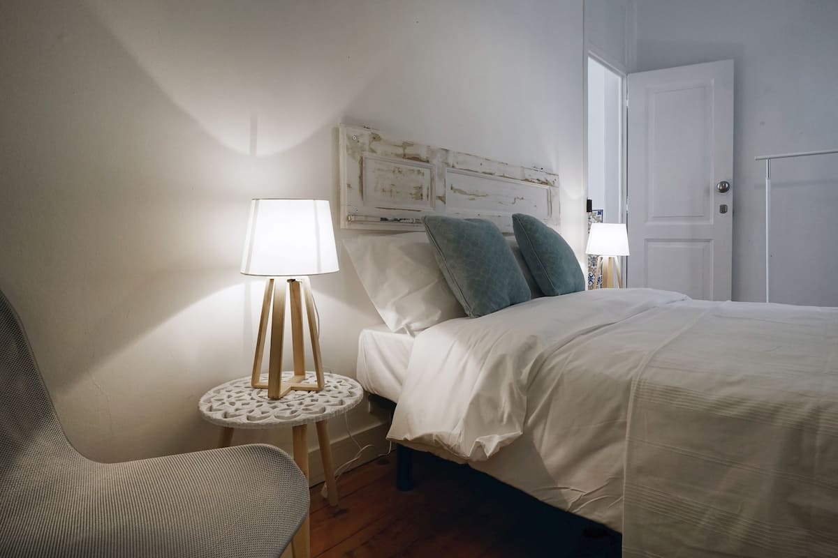 Cortinas blackout, tabla de planchar con plancha y wifi gratis