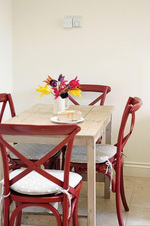 Dining - Little Scarlet (Eastbourne)
