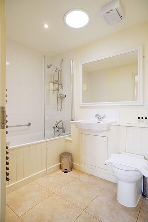 Cottage | Bathroom