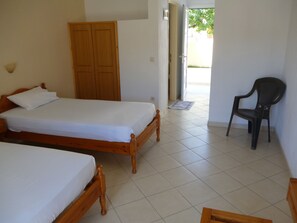 In-room safe, desk, laptop workspace, soundproofing - Alexandros Guest House (Skiathos)