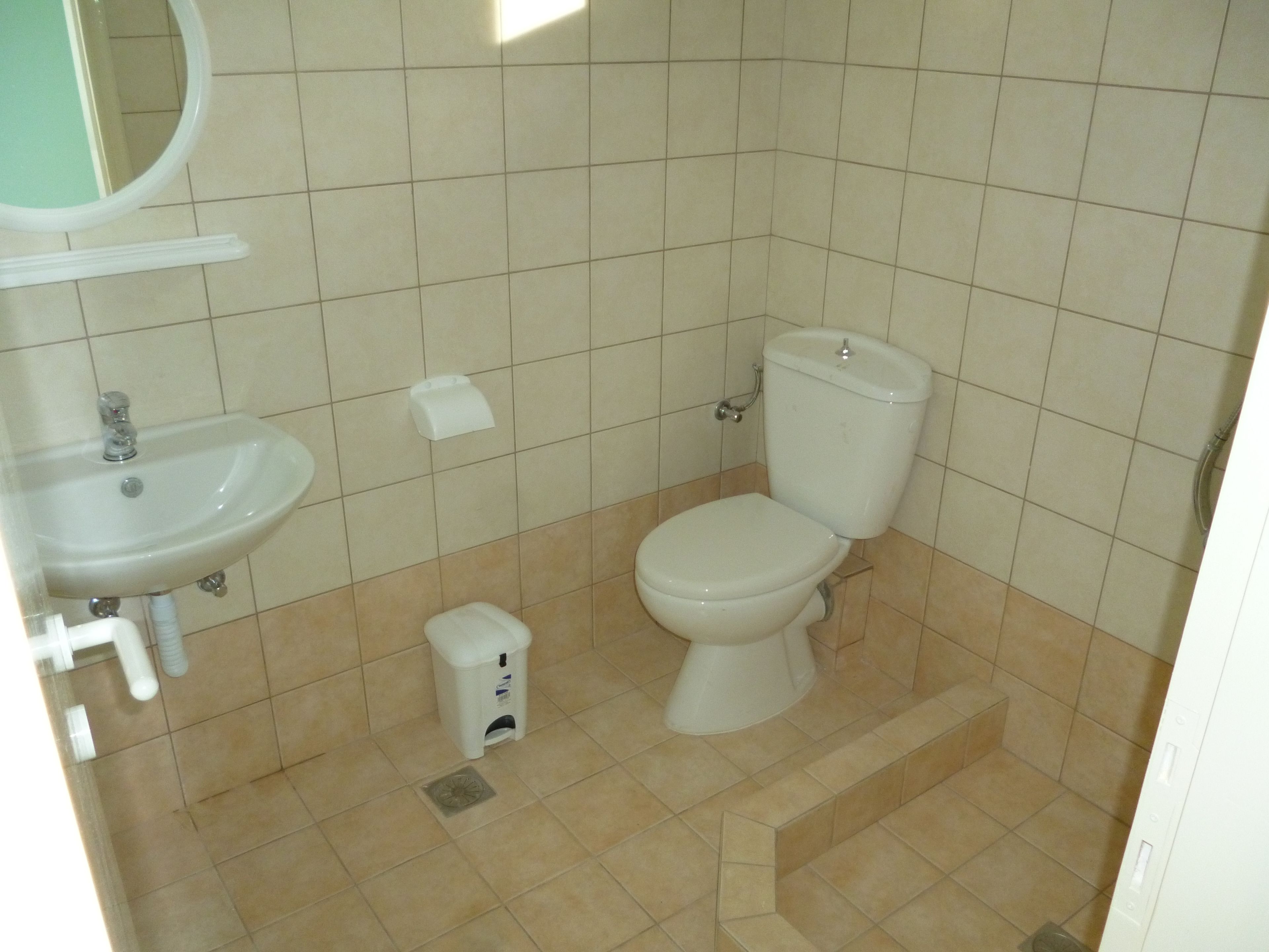 In-room safe, desk, laptop workspace, soundproofing