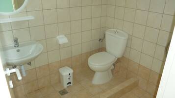 Brankas, meja kerja, ruang kerja ramah laptop, dan kedap suara