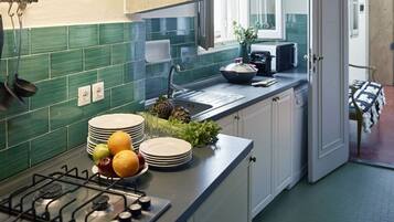 Apartment, 3 Bedrooms | Private kitchen | Full-sized fridge, oven, stovetop, high chair