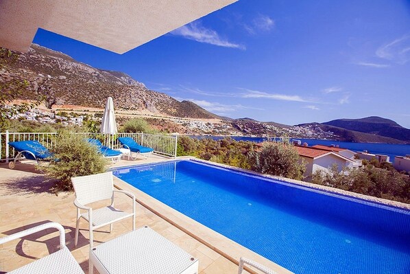 Kolam renang terbuka 