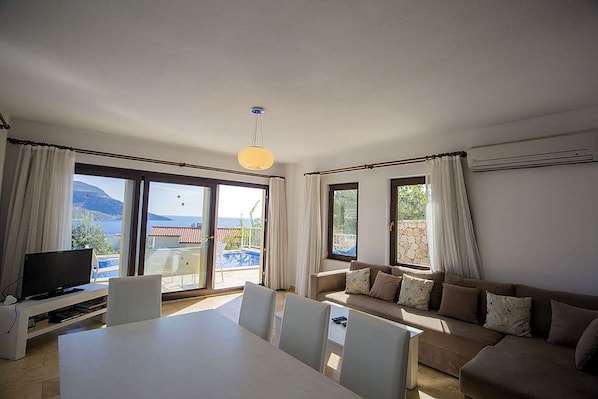 Villa | Living area