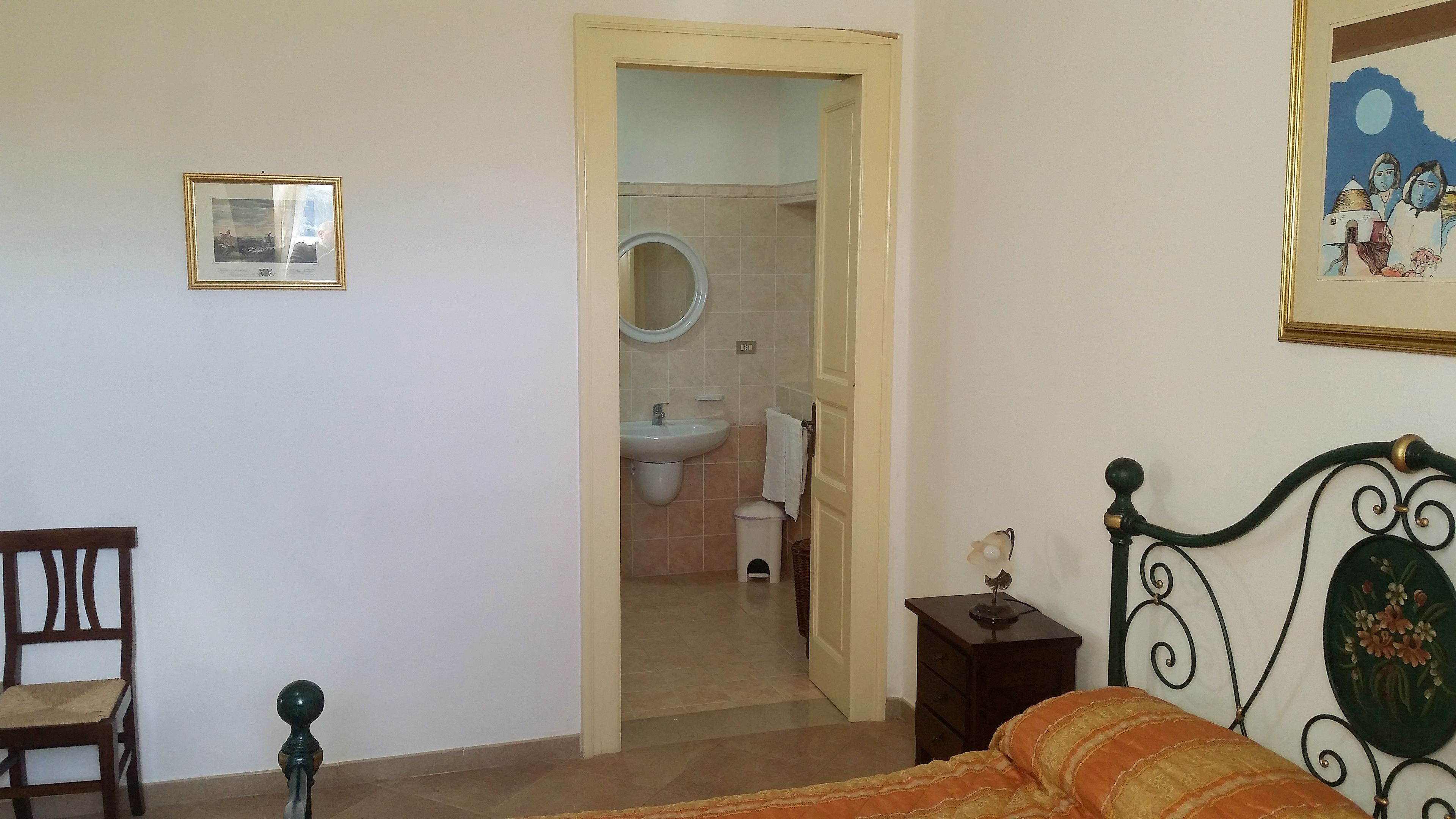 Artículos de tocador gratuitos, secador de pelo, bidet, toallas