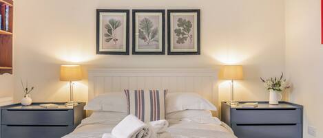 1 habitación, escritorio, wifi gratis y ropa de cama