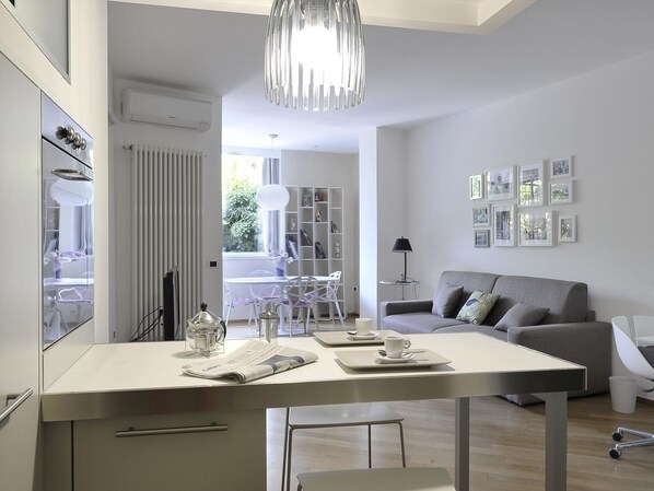 Apartment, 1 Schlafzimmer | Essbereich im Zimmer