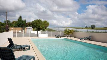 Piscine extérieure (ouverte en saison)