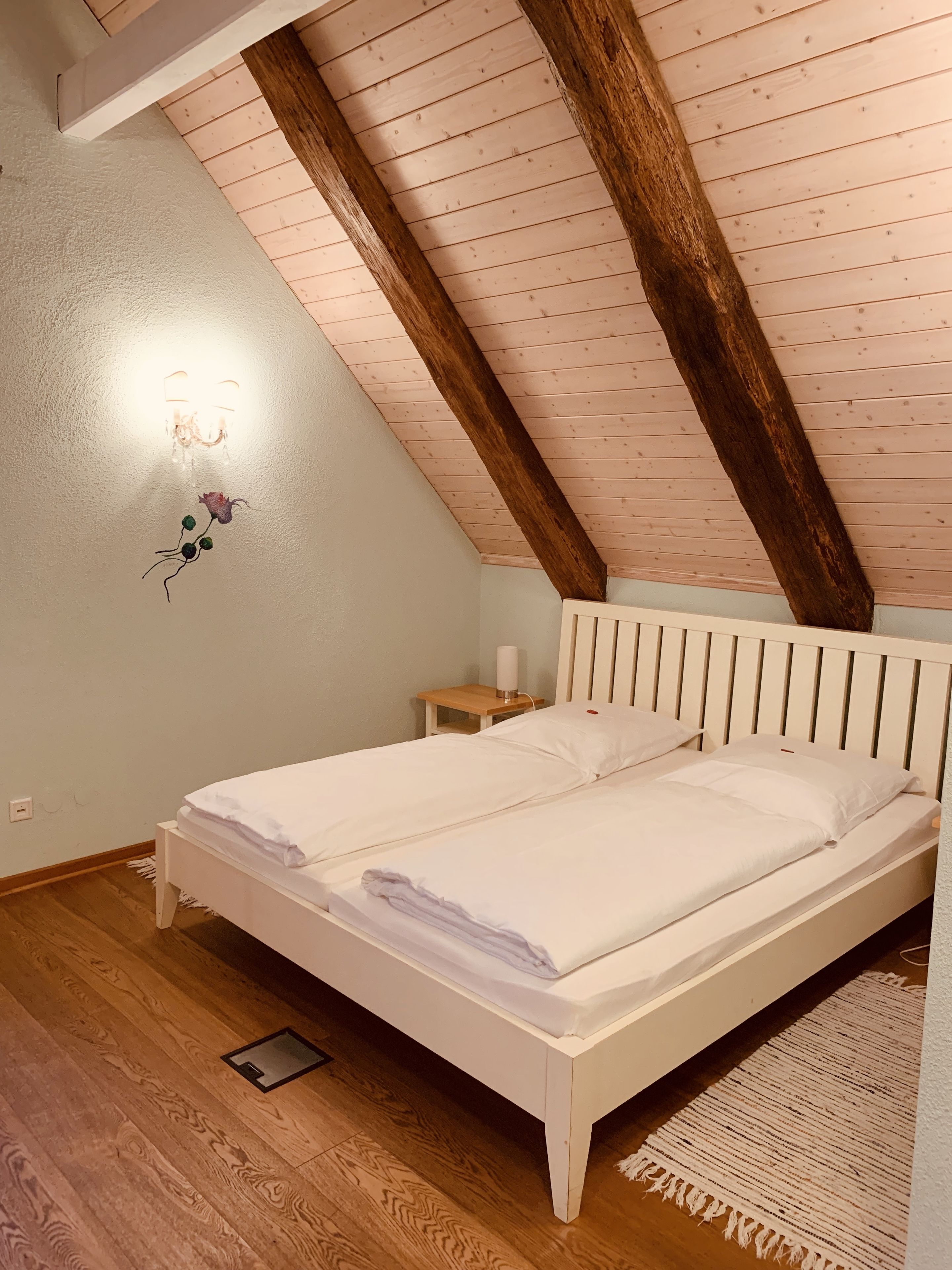 double room | free wifi, bed sheets