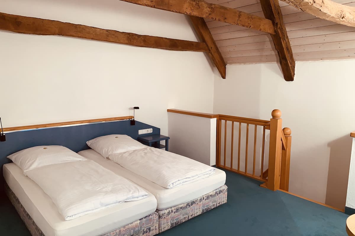 double room | free wifi, bed sheets