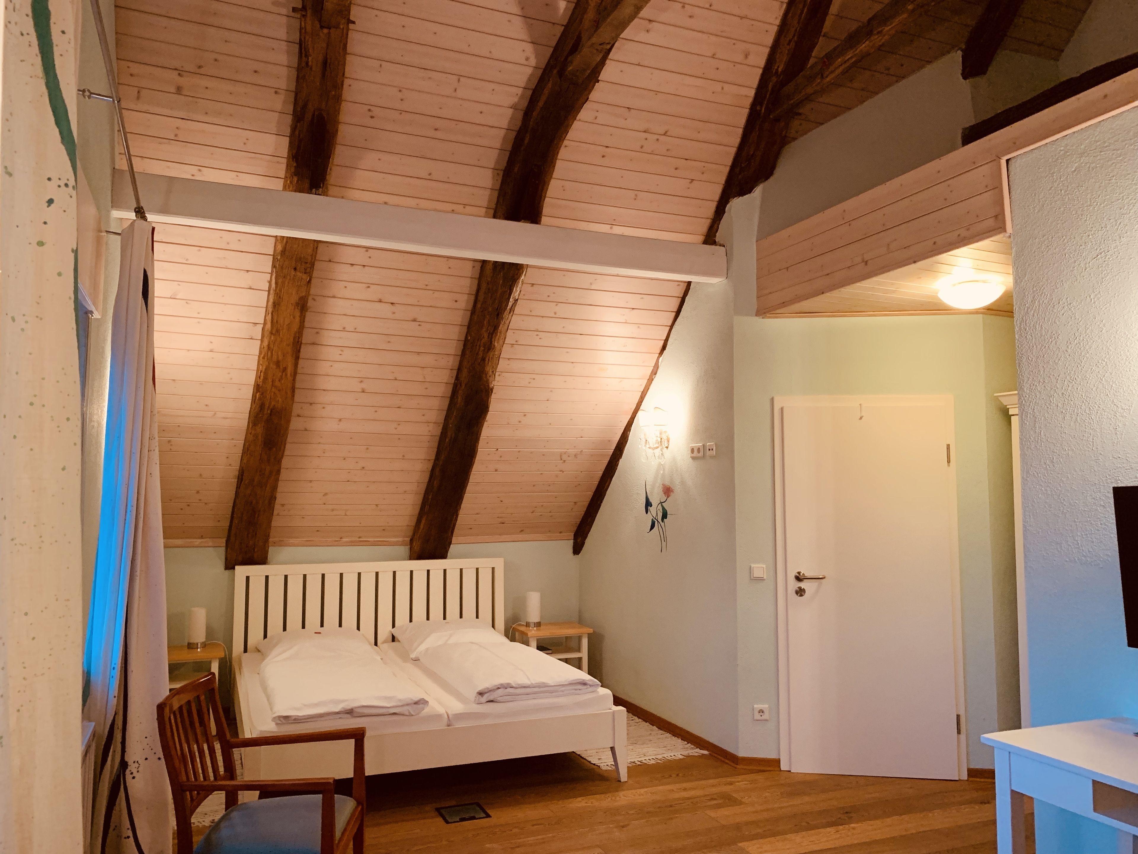 double room | free wifi, bed sheets