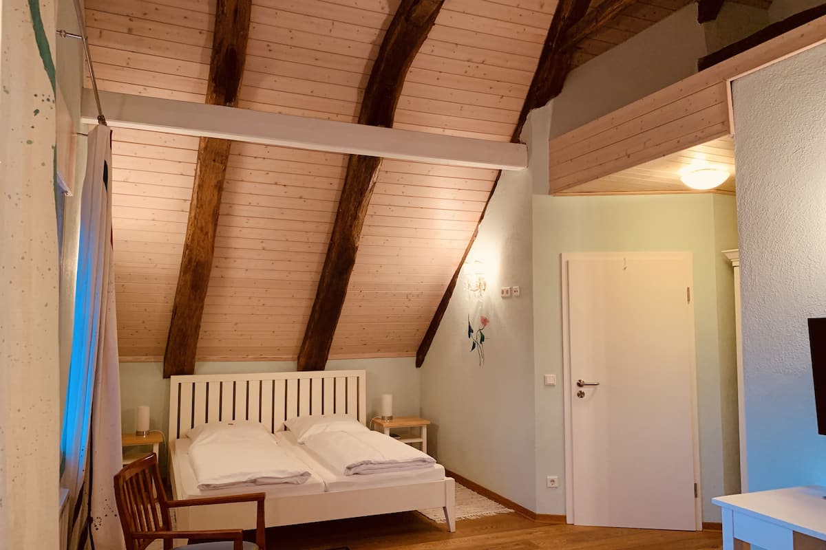 double room | free wifi, bed sheets