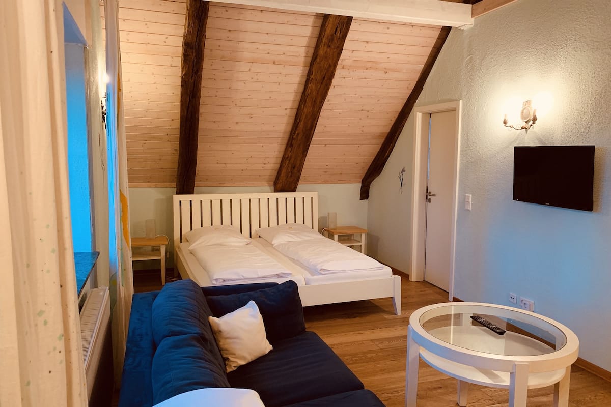 double room | free wifi, bed sheets