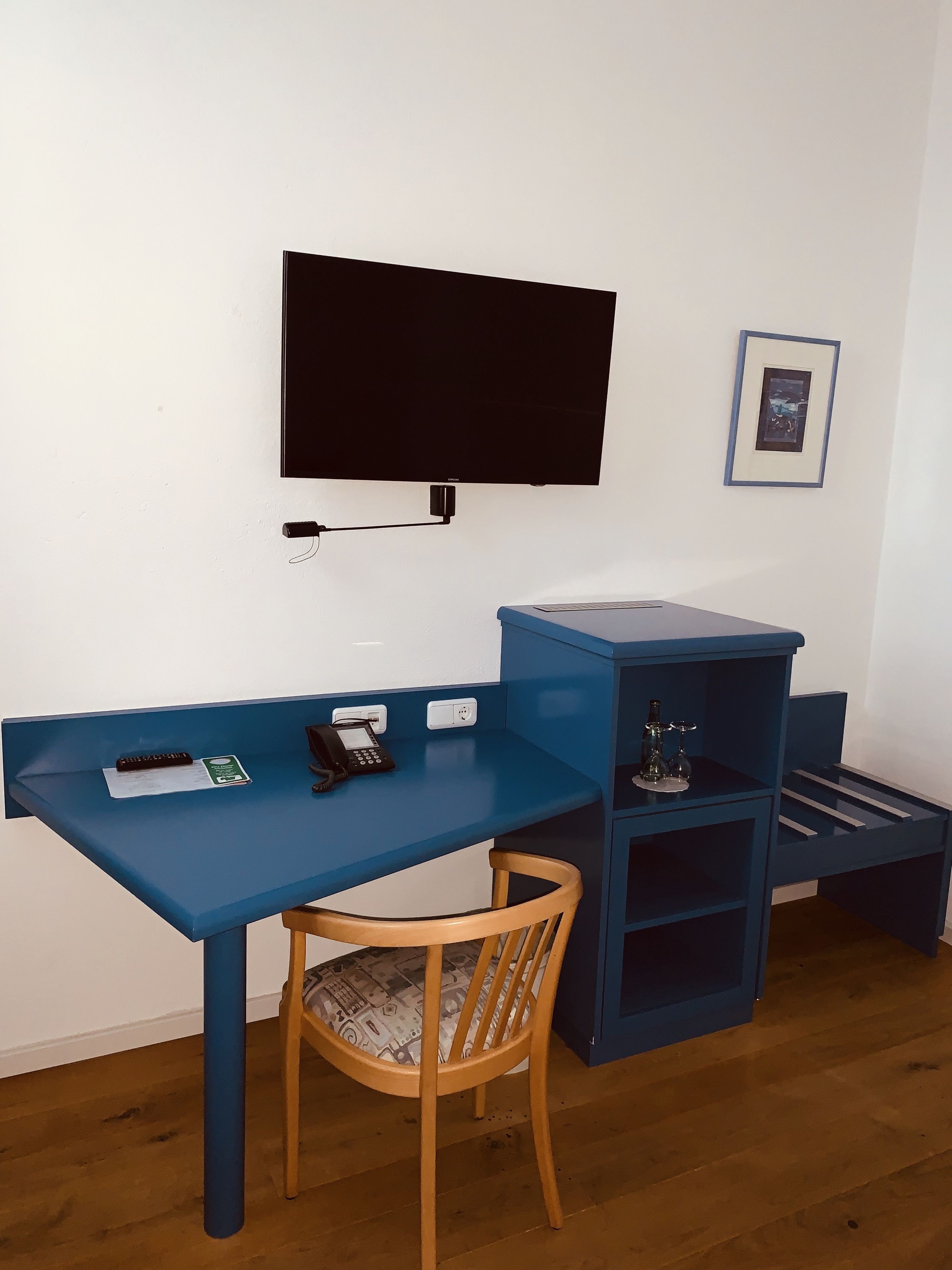 single room | free wifi, bed sheets