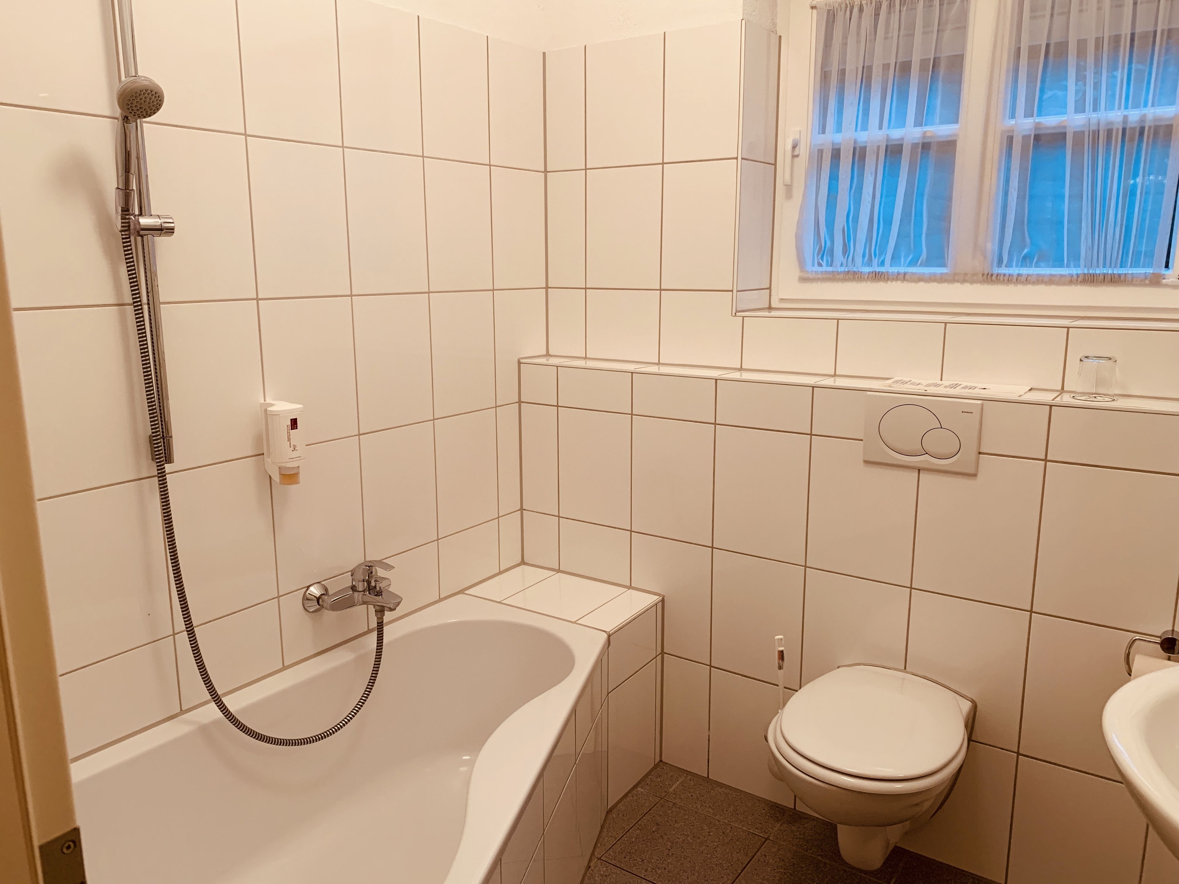 double room | bathroom | towels