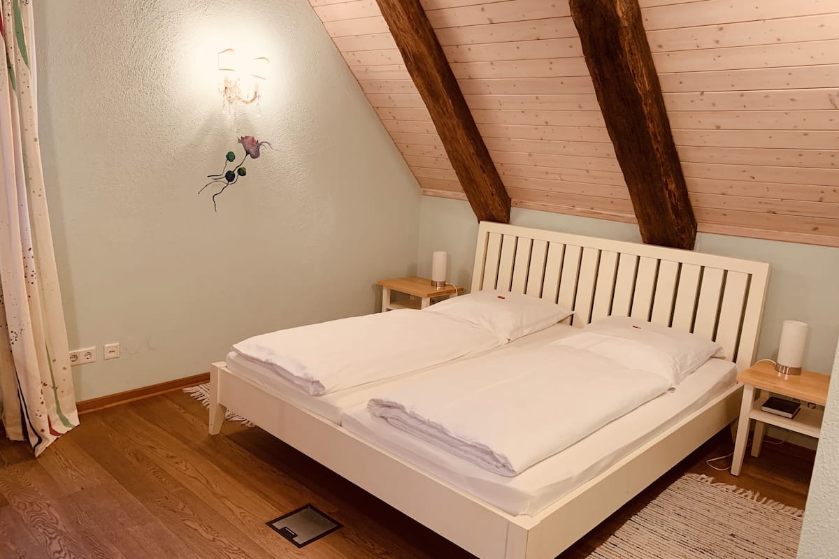 double room | free wifi, bed sheets