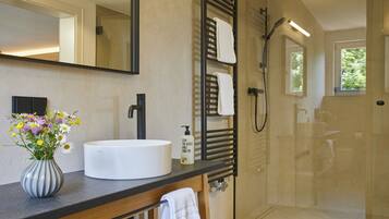 Deep soaking tub, free toiletries, hair dryer, towels