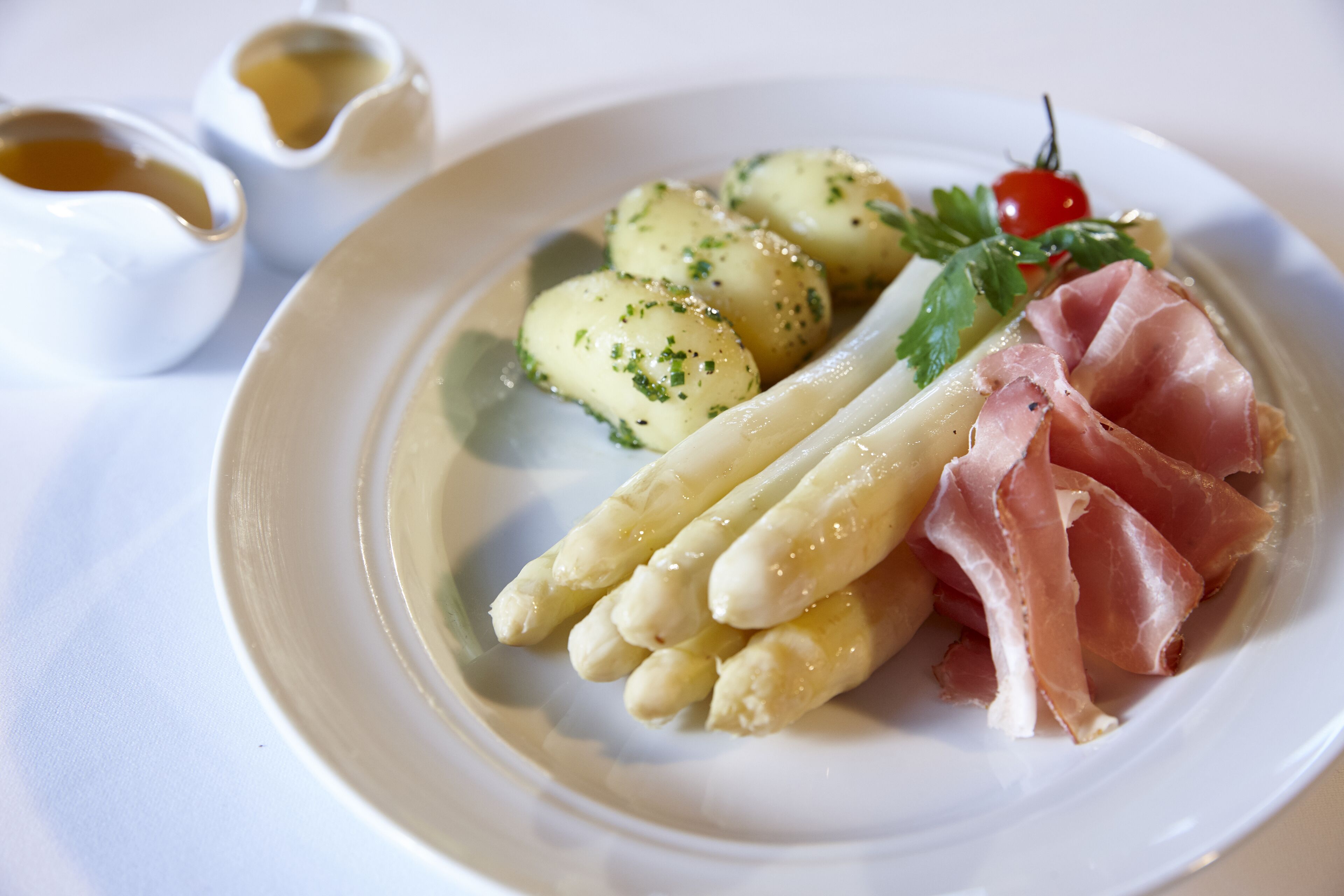 lunch, dinner served; german cuisine, garden views