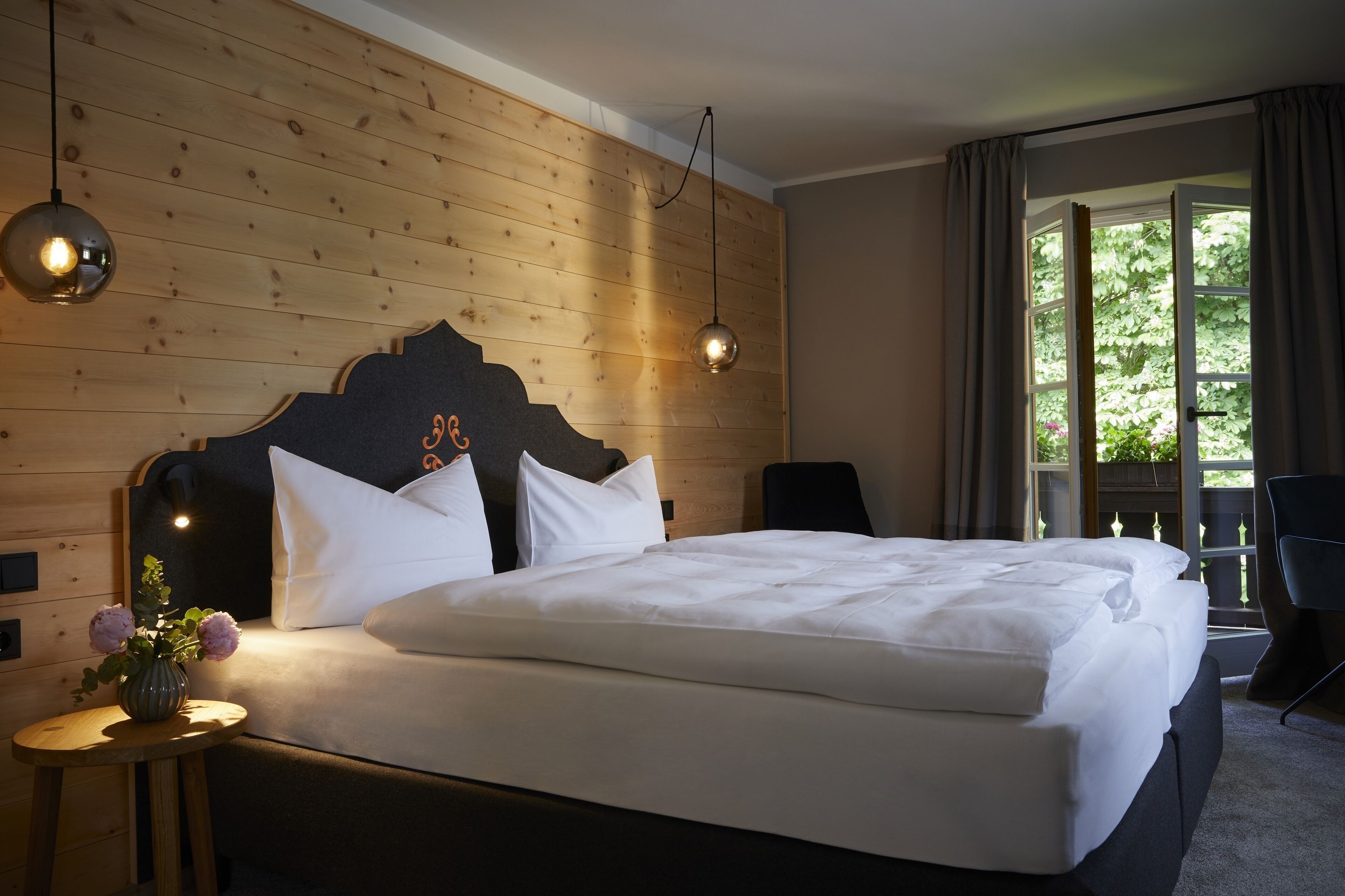 Down duvets, minibar, desk, blackout curtains