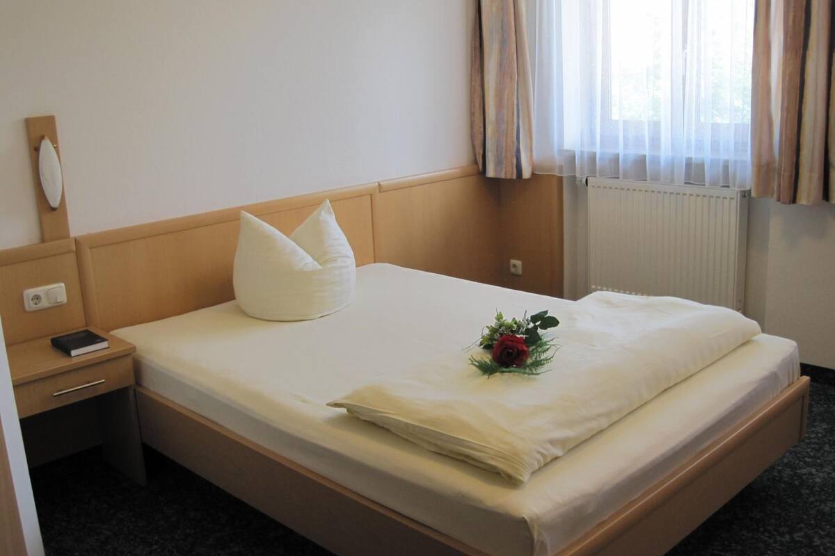 hypo-allergenic bedding, minibar, in-room safe, desk